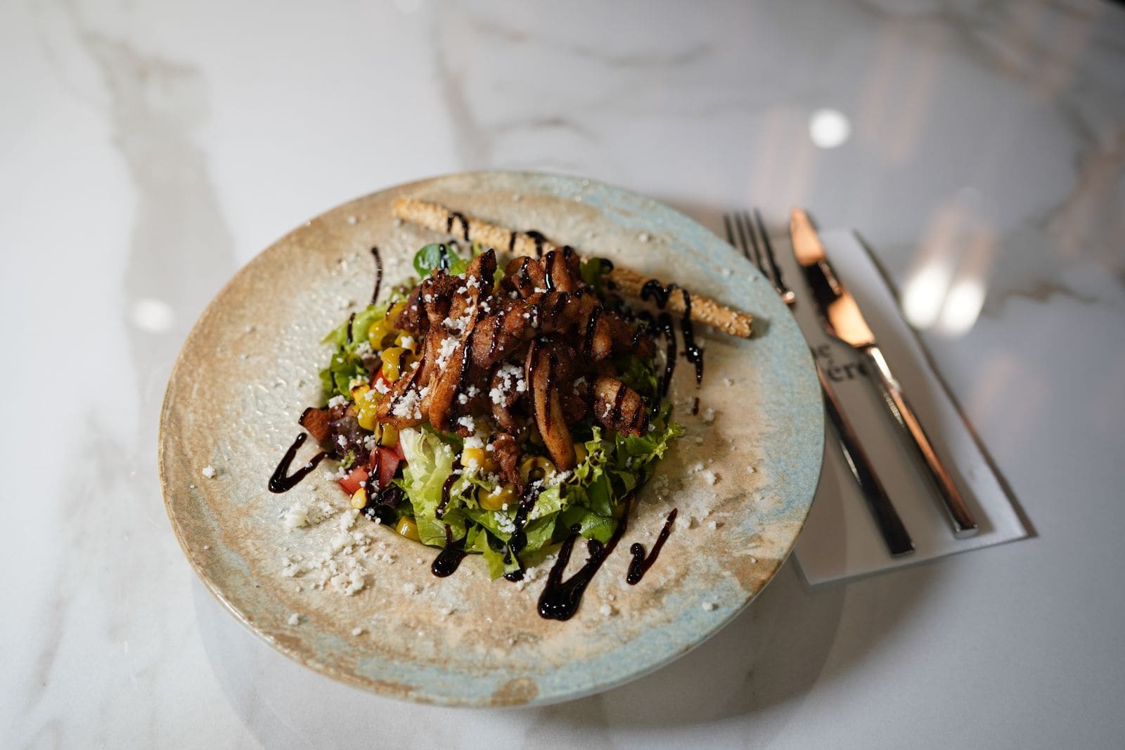the célcéro cajun tavuk salata