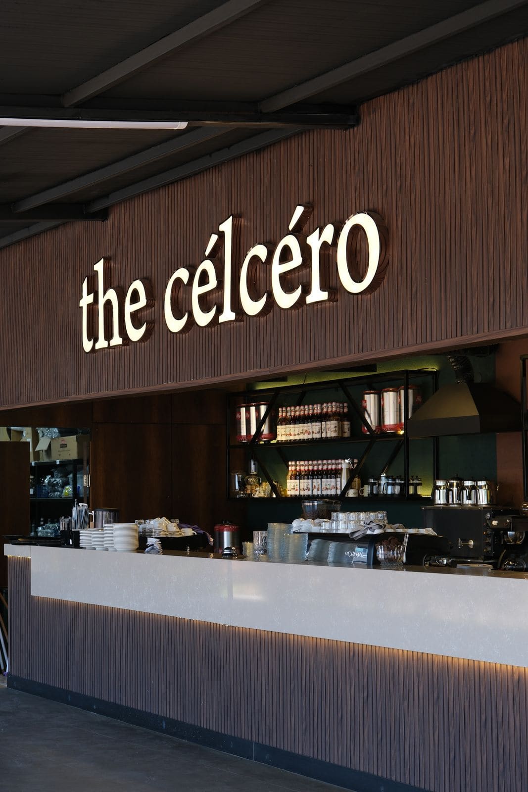 the célcéro gece, ışıklı tabela